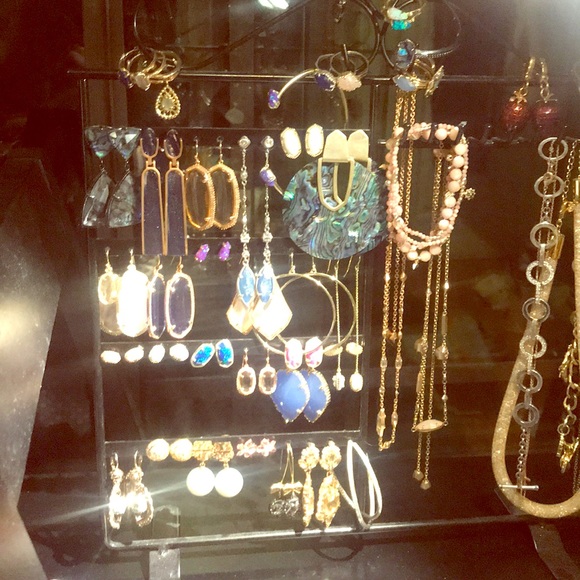 HUGE Kendra Scott Sale!! Many NWT Items - Picture 1 of 9